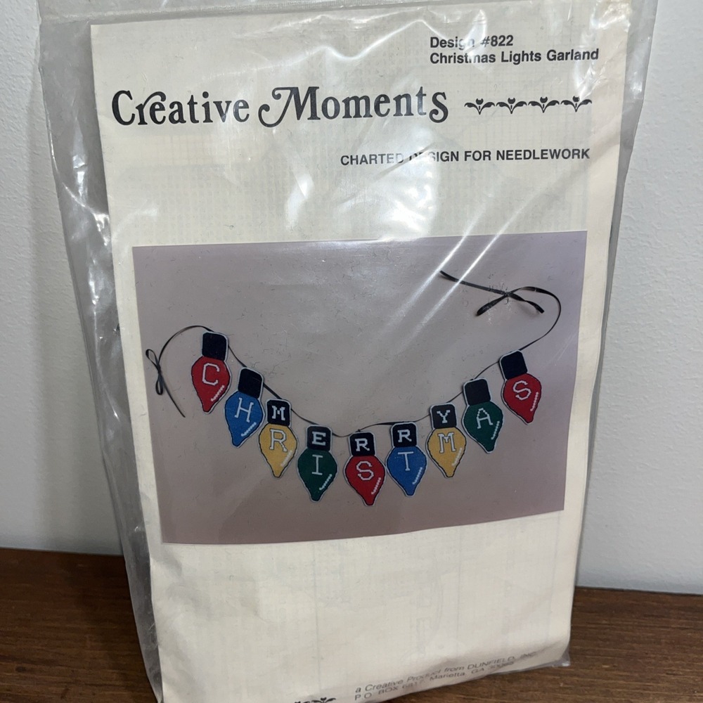 Creative Moments Garland Cross Stitch Kit Needlework 822 Vintage Merry Christmas